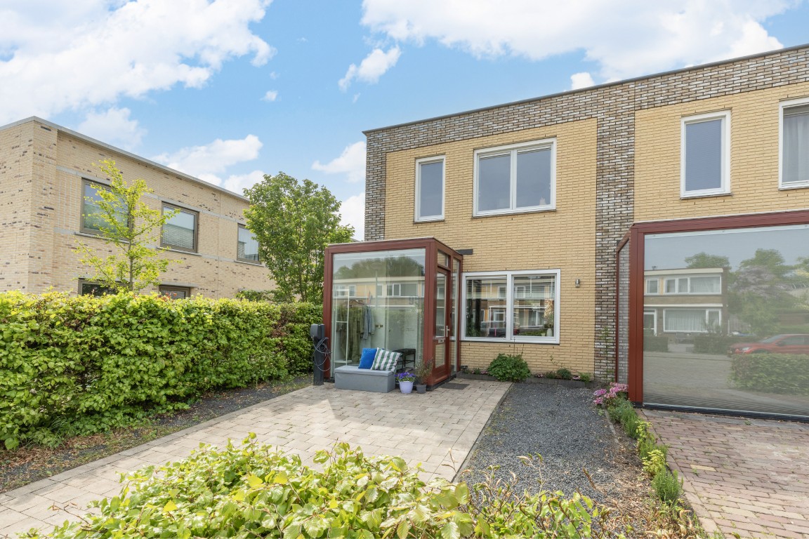 Hoekwoning te koop: Kostverlorenstraat 957, Weesp